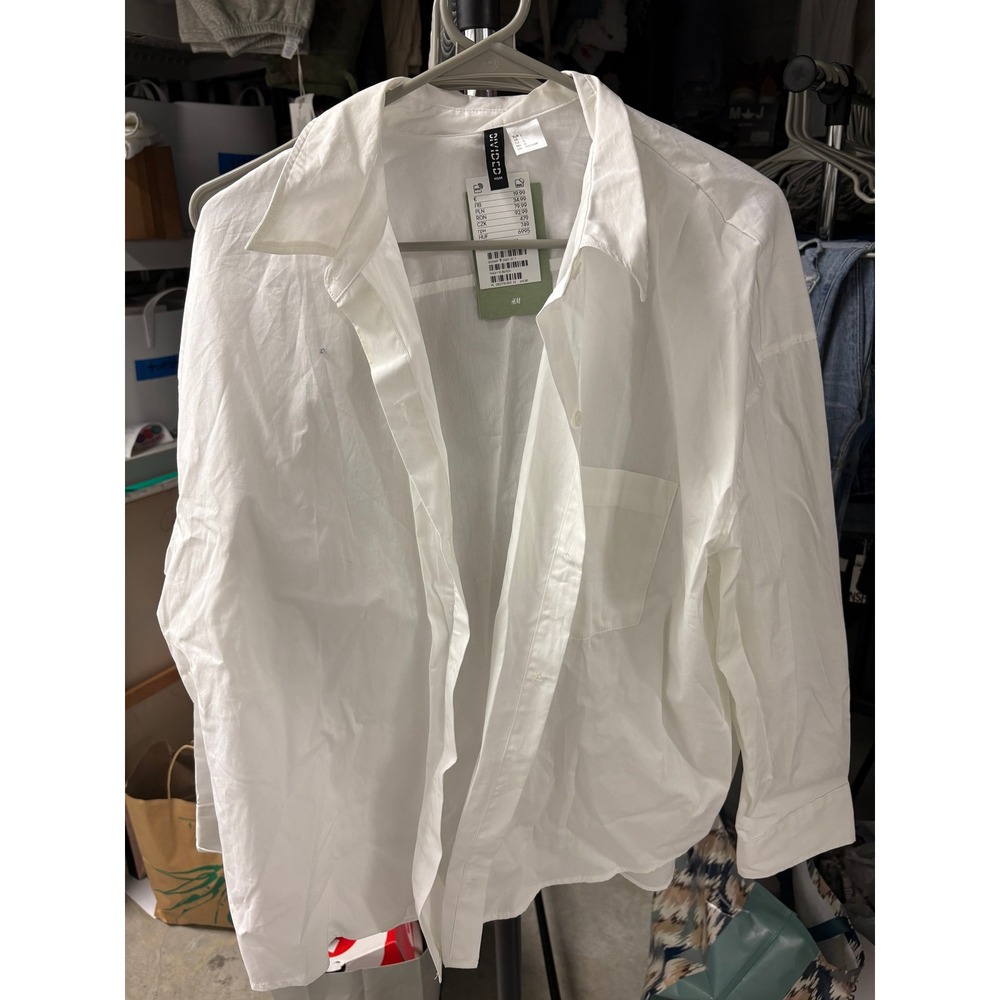H&M Divided White Long Sleeve Button-Up Shirt‎ Casual Menswear Top